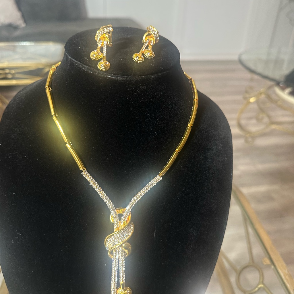 Elegant 21k Gold Plated Knot Pendant Necklace & Earrings Set